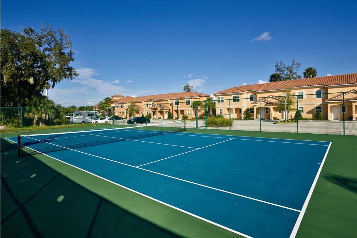Upscale 2Br Lakefront Townhome - Private Hot Tub! Orlando Extérieur photo