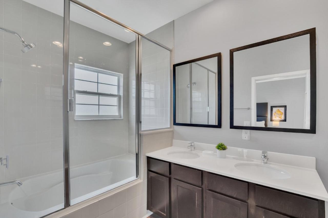 Upscale 2Br Lakefront Townhome - Private Hot Tub! Orlando Extérieur photo