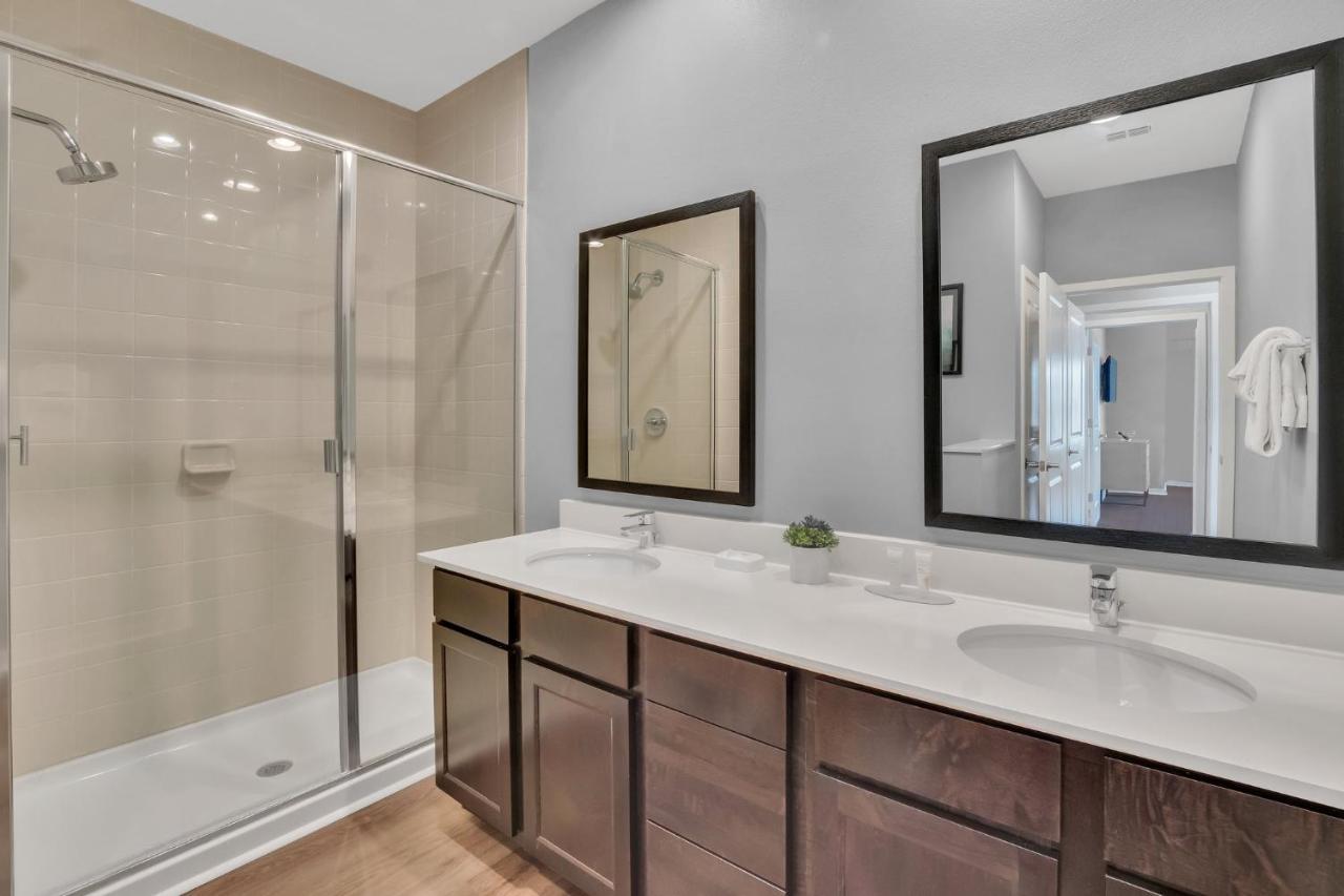 Upscale 2Br Lakefront Townhome - Private Hot Tub! Orlando Extérieur photo