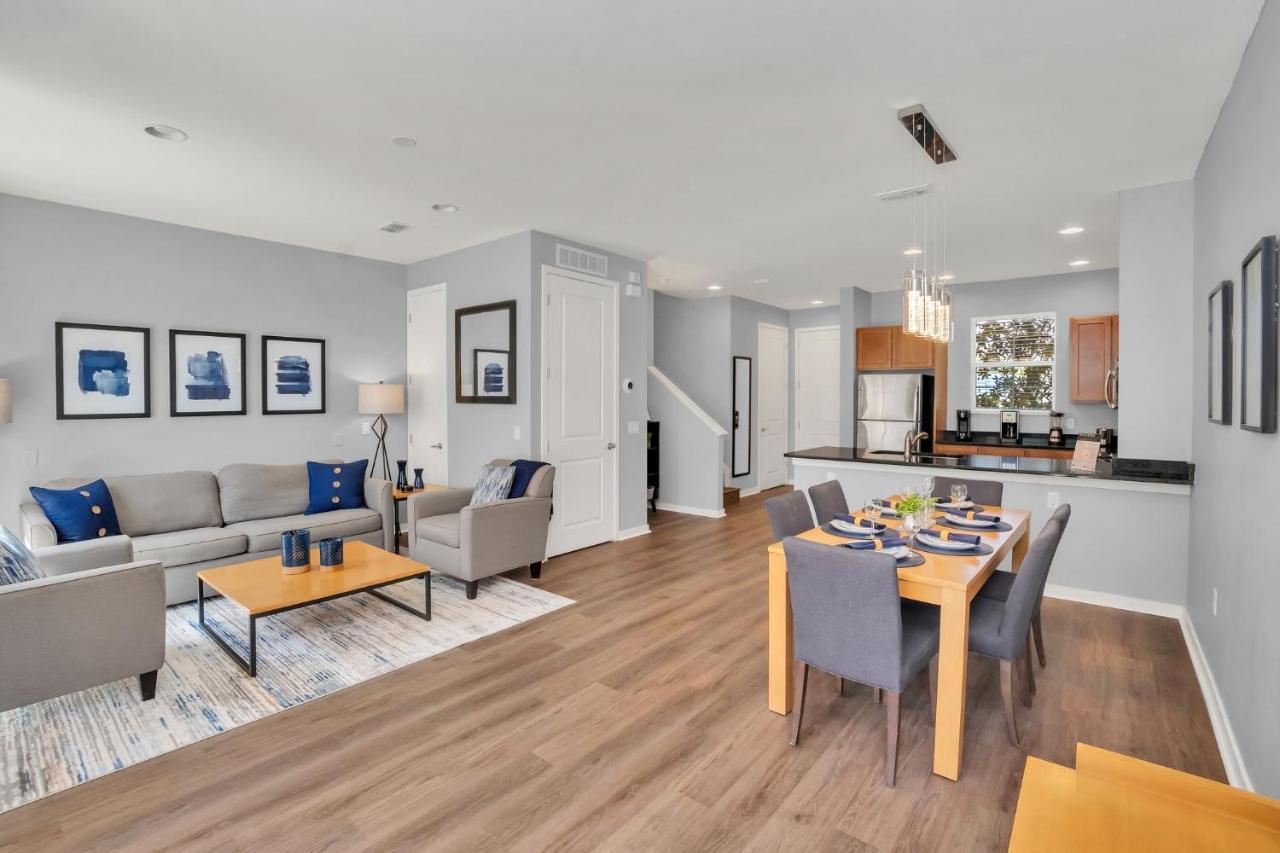 Upscale 2Br Lakefront Townhome - Private Hot Tub! Orlando Extérieur photo