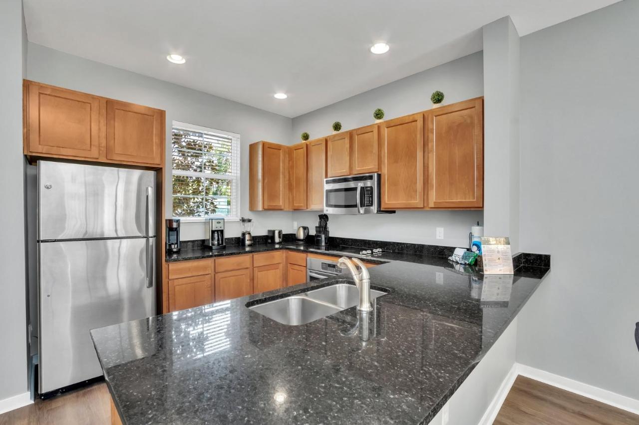 Upscale 2Br Lakefront Townhome - Private Hot Tub! Orlando Extérieur photo